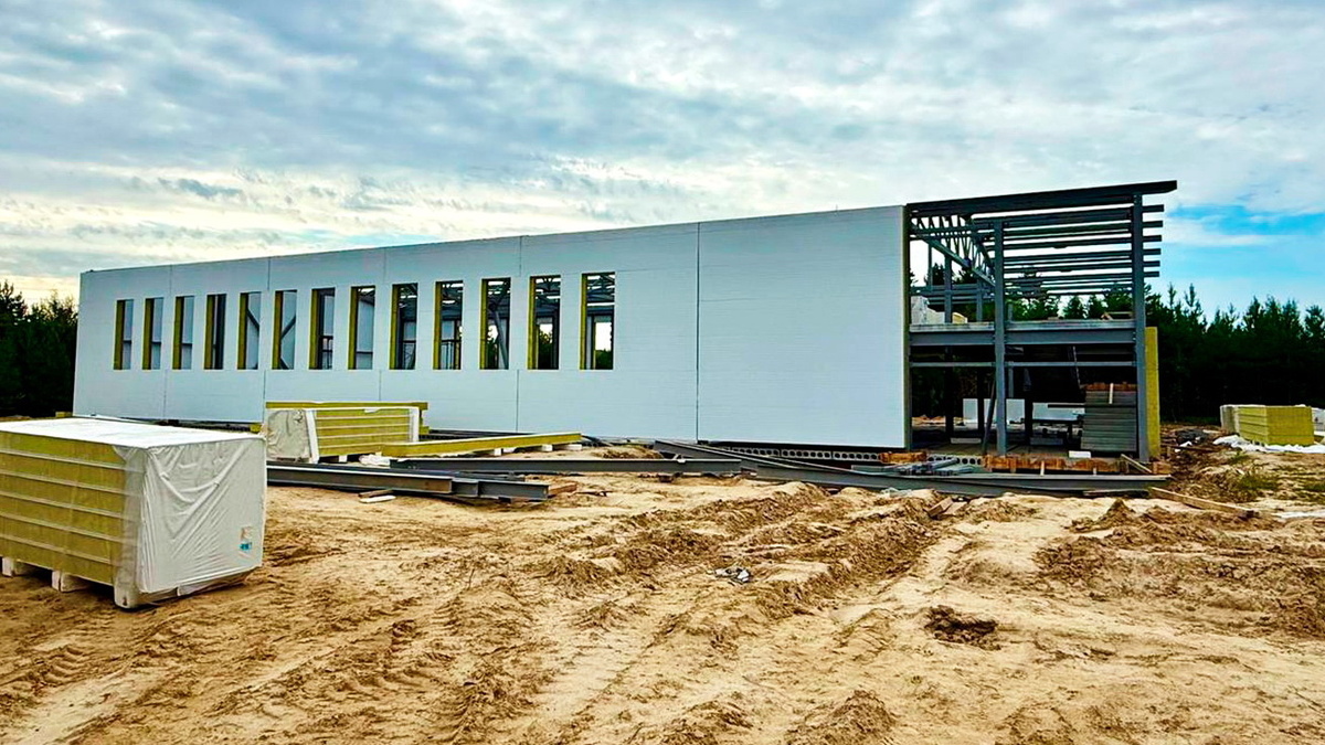    Спортивный зал Руслана Проводникова в Берёзово готов почти на 30%
