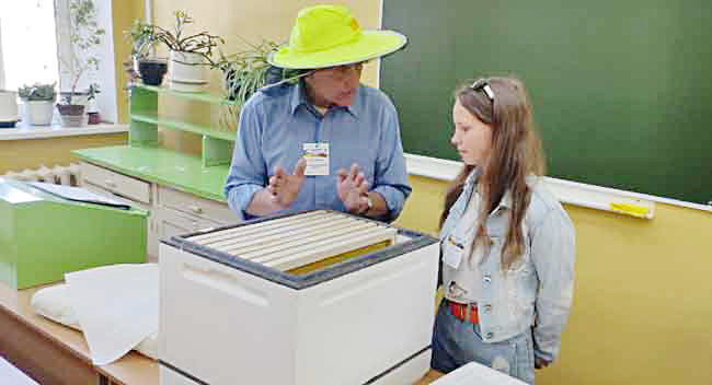 В Ленской школе дети знакомятся с профессией пчеловода