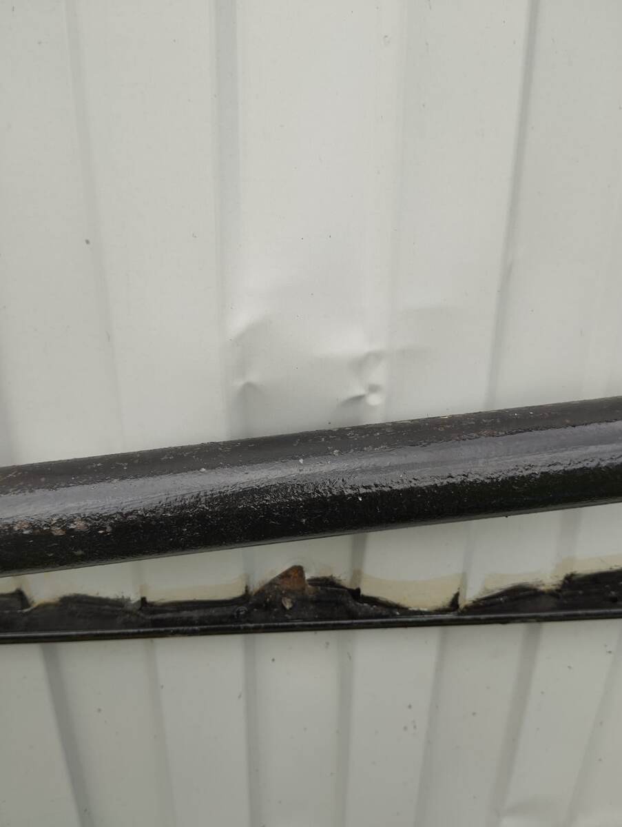 Зачем человек это сделал?