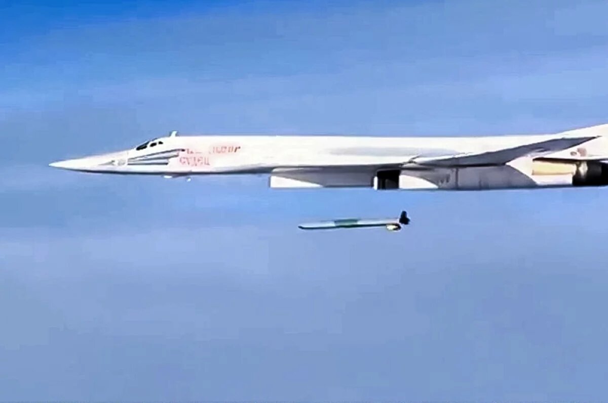    Запуск высокоточной крылатой ракеты X-101