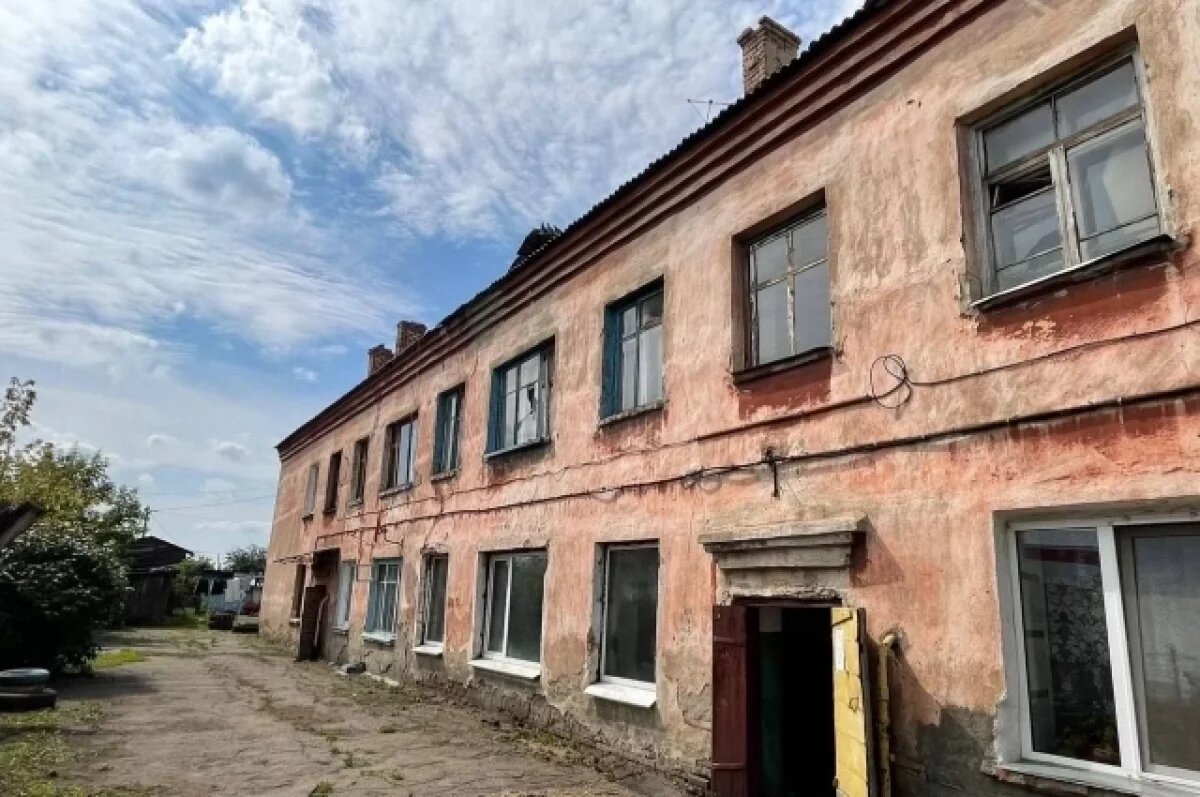    В Омске расселят жильцов аварийного дома на улице Западной