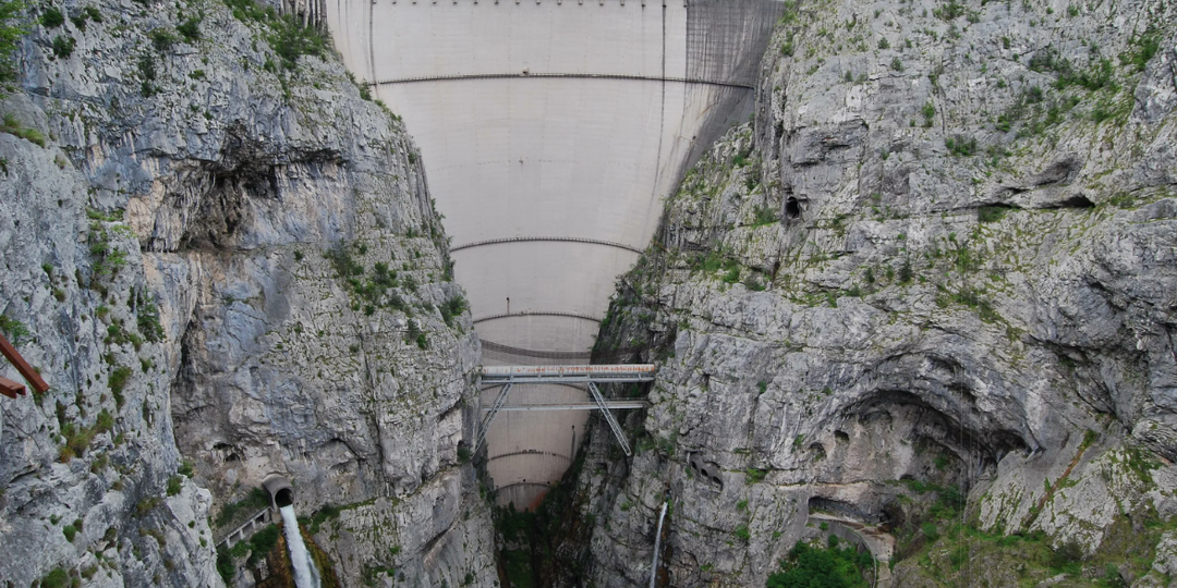«Заброшенная плотина Вайонт»: история ошибки и тысяч погасших жизней
