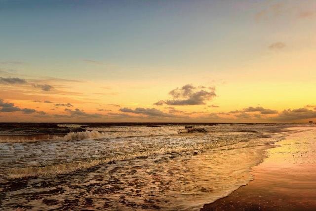 Закат над океаном в Мёртл Бич. 