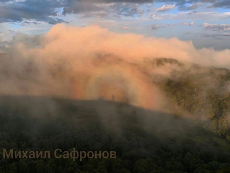    Туристы из Оренбуржья сфотографировали Брокенский призрак Оренбуржье