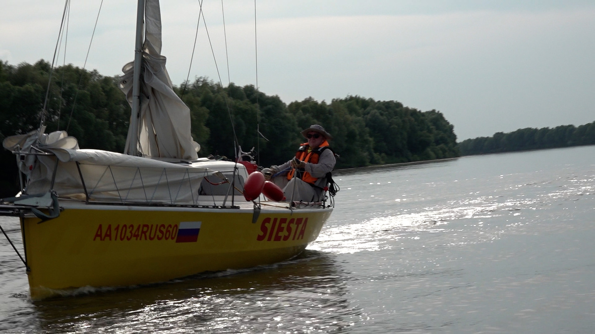 Женя на "Сиесте" выходит на "оперативный простор"