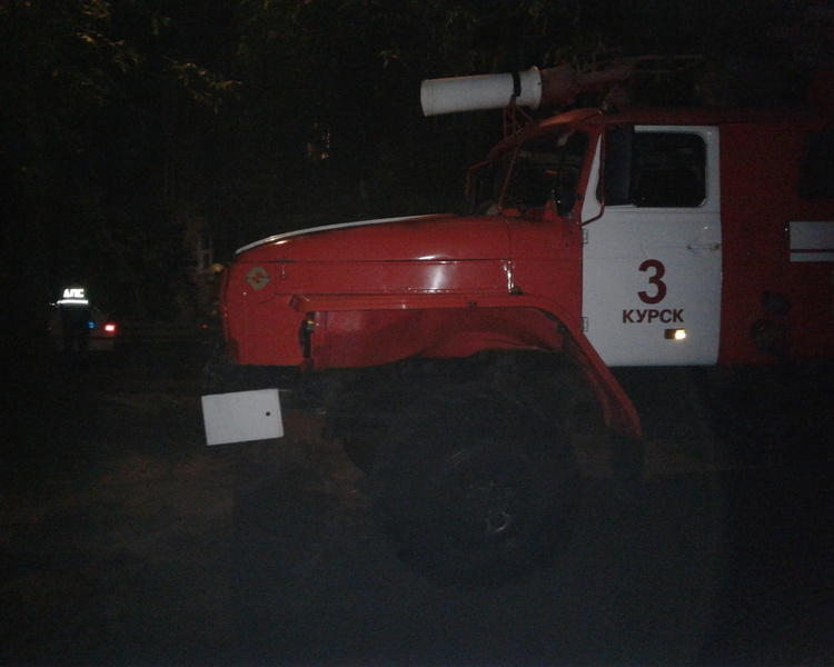     В Курске ночью сгорели две машины