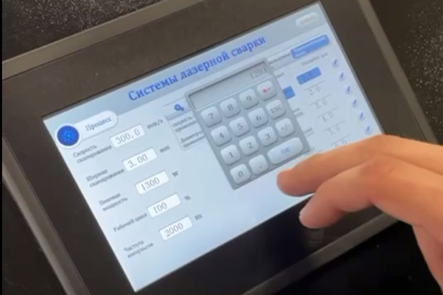Лазерные сварочные аппараты с волоконными источниками. Фото: © https://deltasvar.ru/articles/svarochnoe-oborudovanie/lazernye-svarochnye-apparaty-s-volokonnymi-istochnikami-revolyutsiya-v-soedinenii-metallov/
