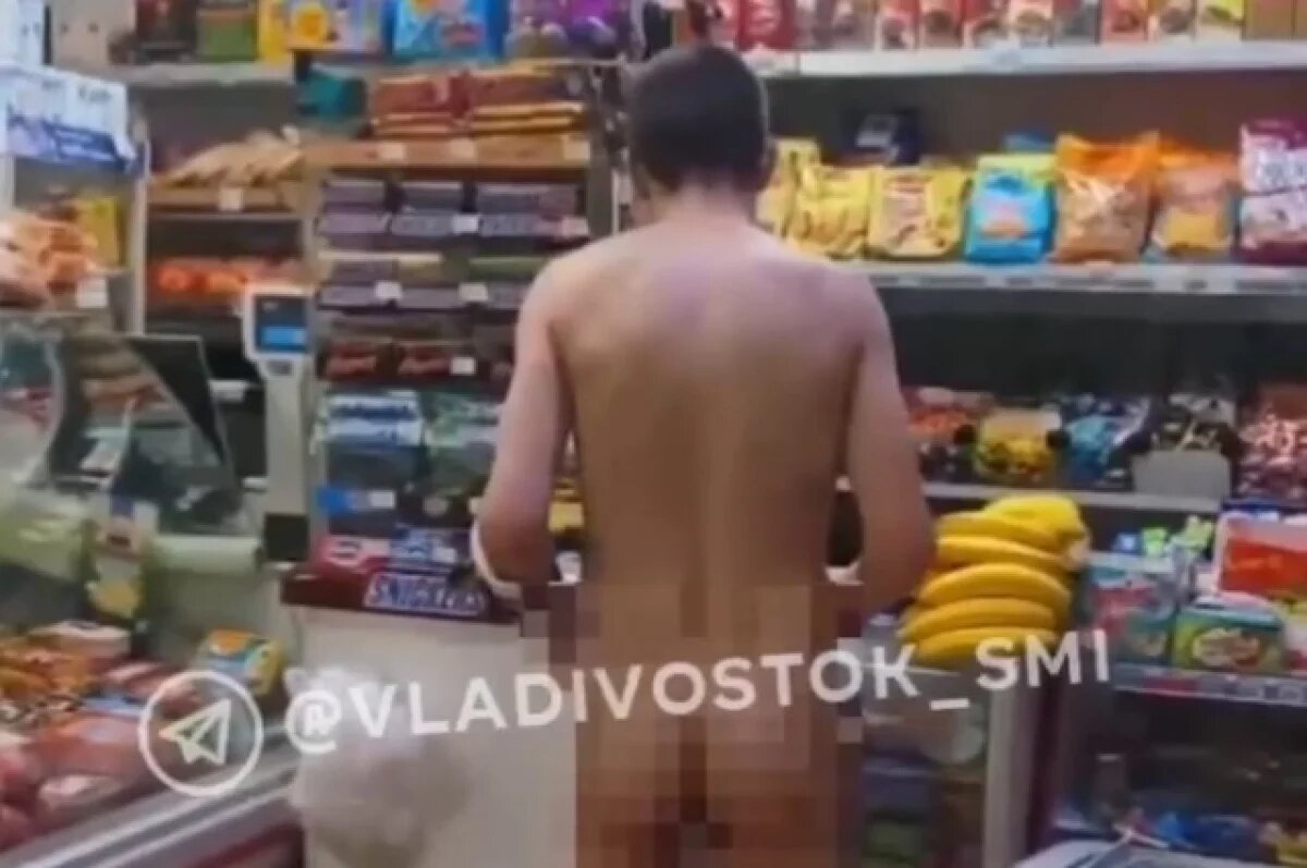    Полиция задержала голого мужчину, вошедшего в магазин во Владивостоке