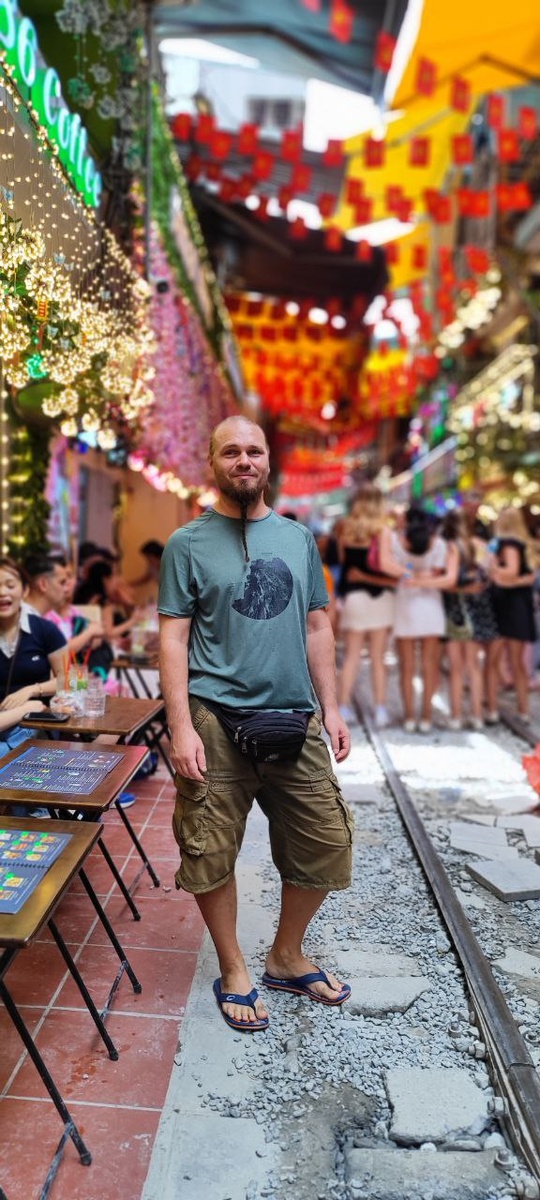 Ханой улица с поездами