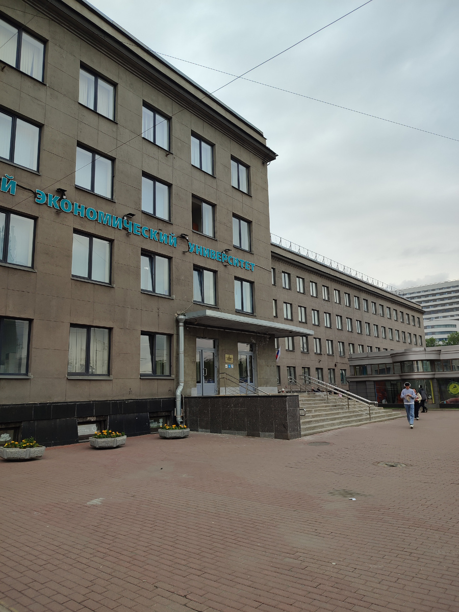 Именно в этом корпусе в основном все лекции и были