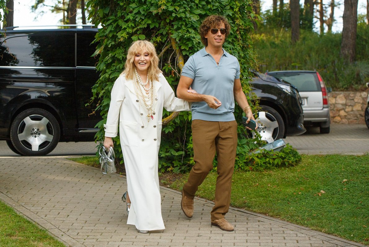 Главная пара фестиваля- экс Примадонна с супругом-иноагентом