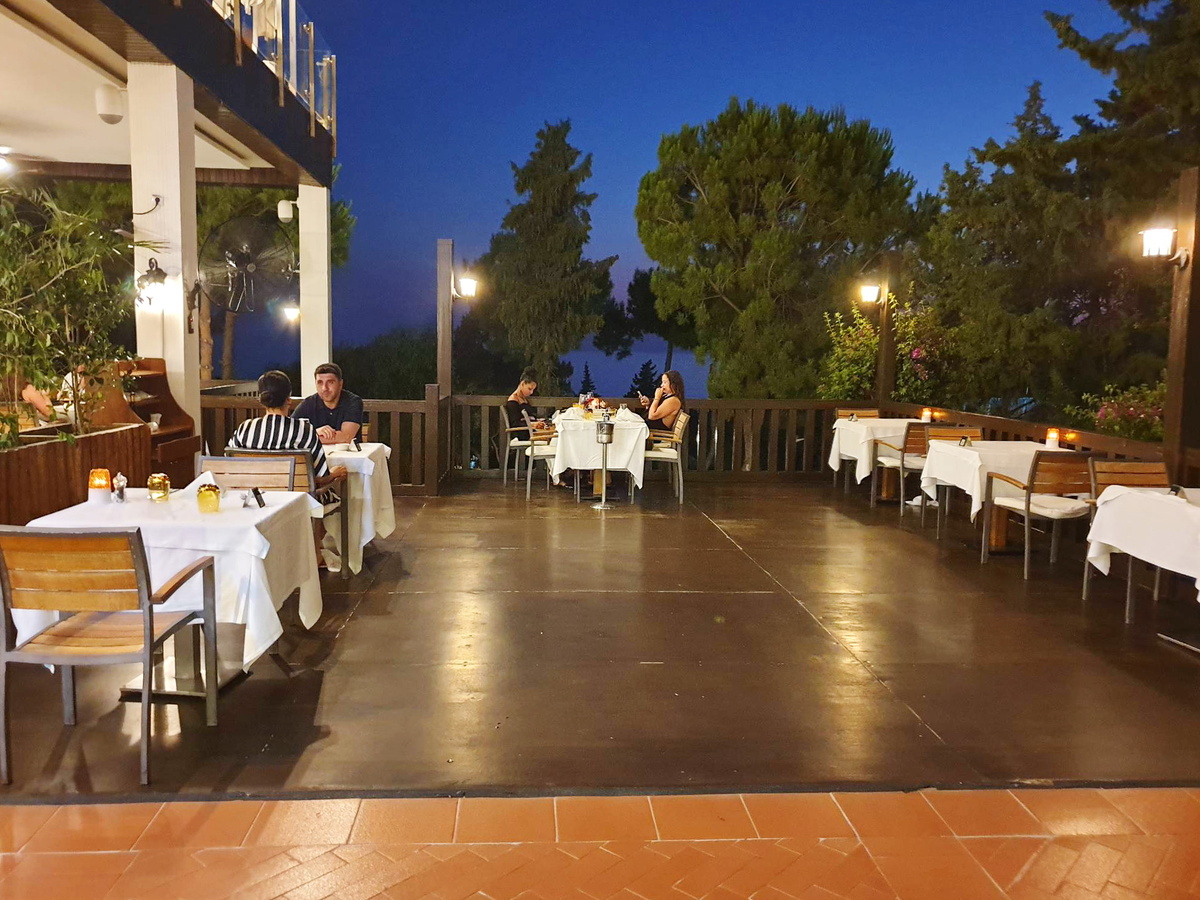 Веранда мясного ресторана Balbura