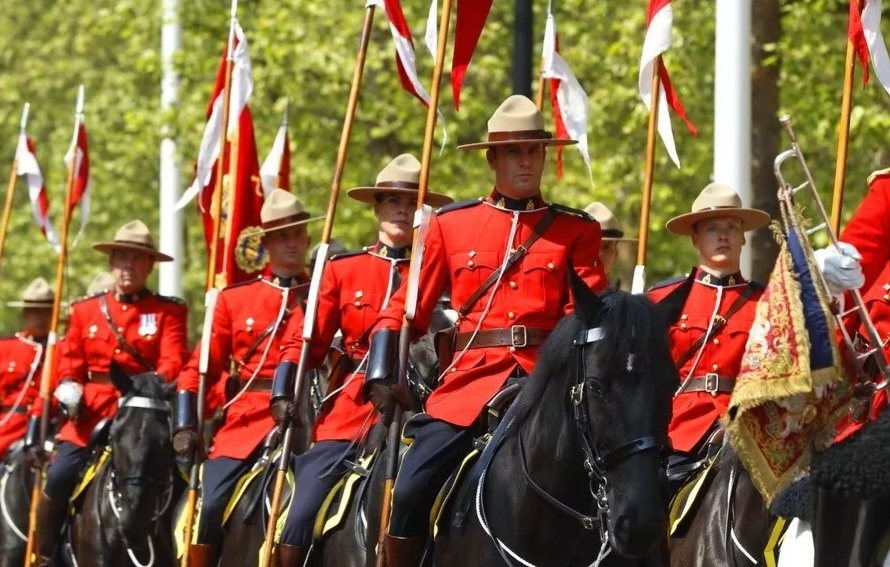 Констебли, кстати, есть и сейчас, и это всего лишь конные полицейские