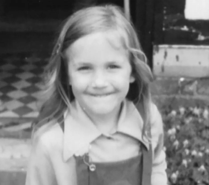  Тиффани Мюррей в доме священника, который музыканты арендовали для репетиций