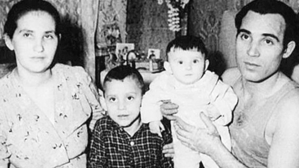 Валерий Гаркалин с мамой, папой и братом