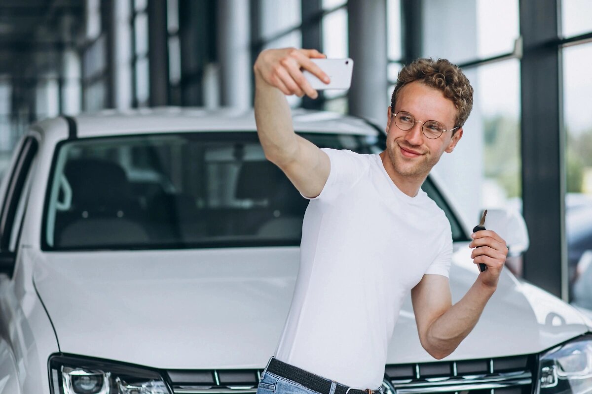 Бюджет 1,5 млн? Мы подобрали топ-10 машин — от «Лады» до «Тойоты»! Обложка © Коллаж © Life.ru, фото © Freepik / senivpetro 