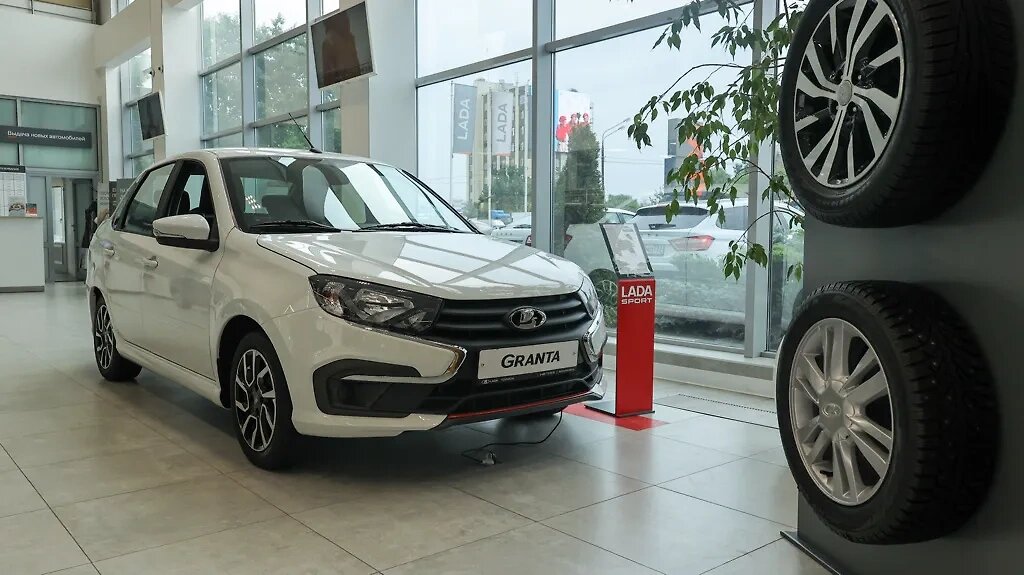 Lada Granta — автомобиль B-класса. Фото © ТАСС / Сергей Петров 