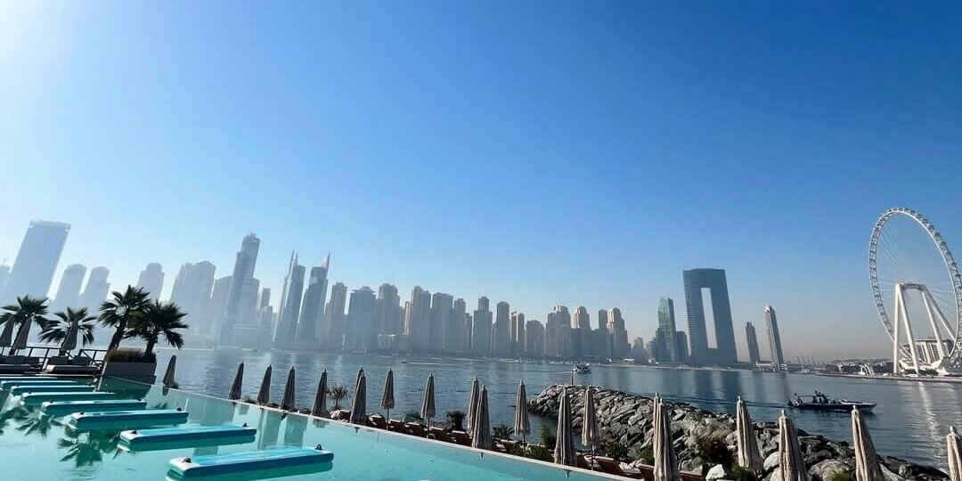 Йога на крыше и флоатинг в облаках: полный гид по фитнесу в Дубае с невероятными видами