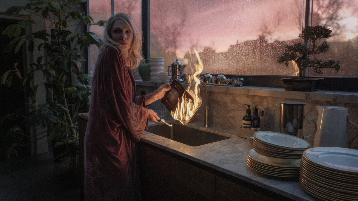 Кэтрин все труднее справляться с психологическим напряжением