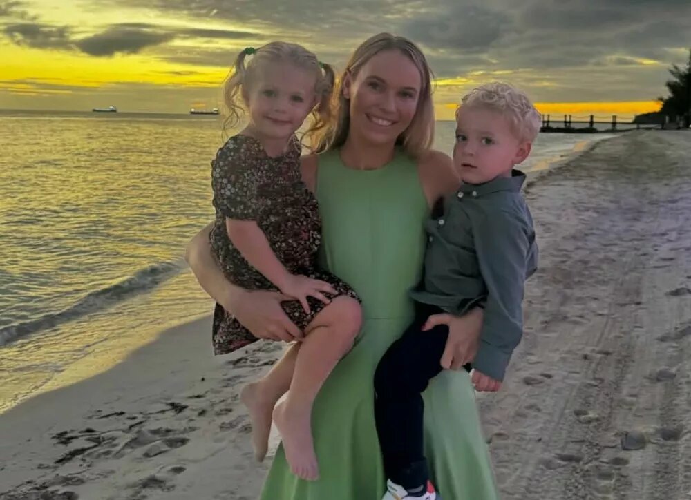    Каролина Возняцки родила третьего ребенка