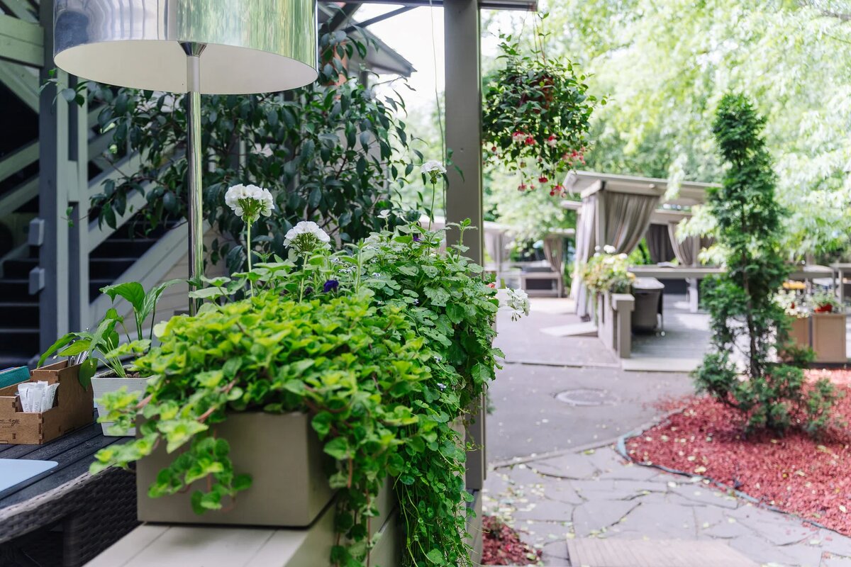 Выполнено декораторами Me Decor