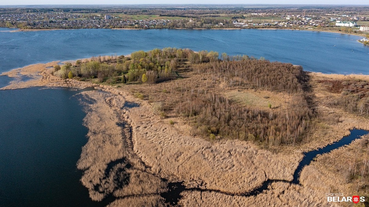 Полуостров, где находился Мядельский замок