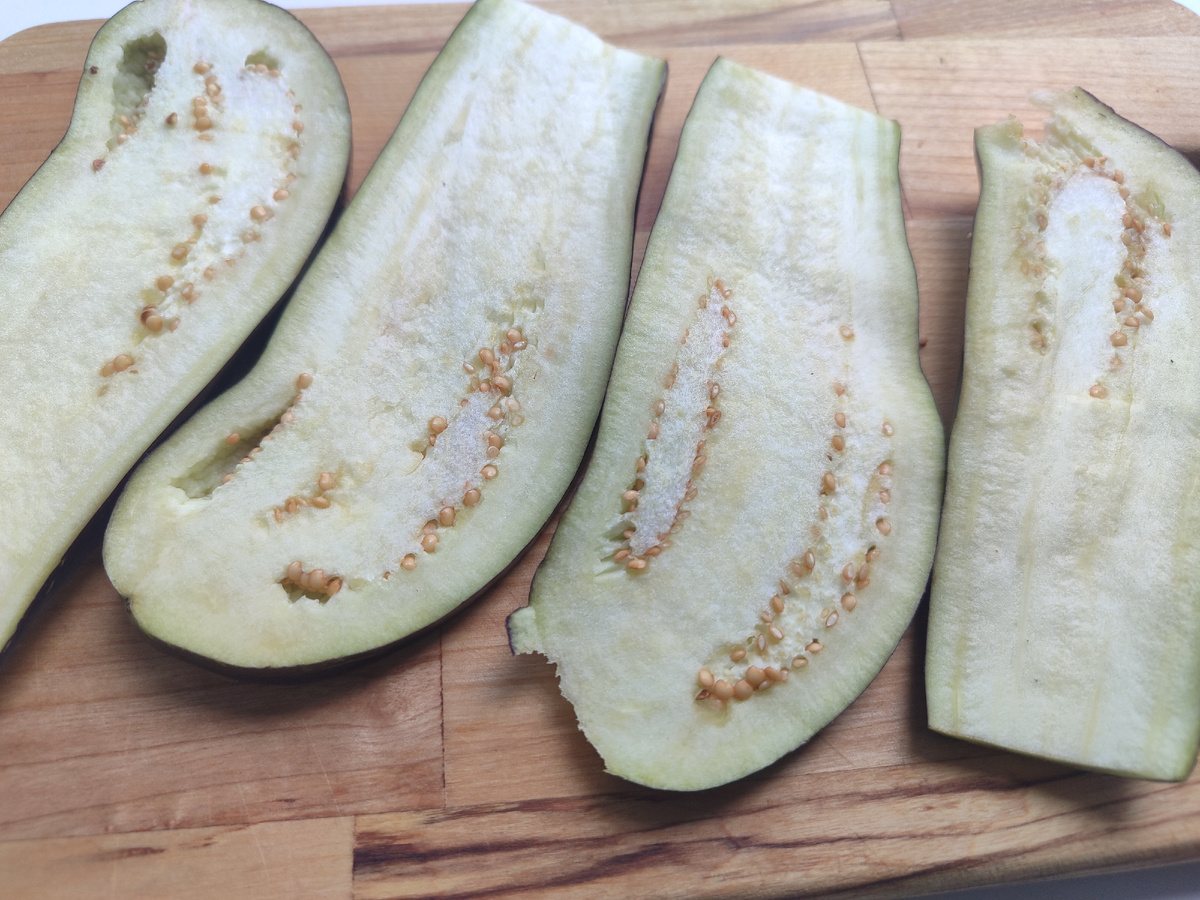 Не сомтрите на то, что семечек много - это в готовом блюде не ощущается!