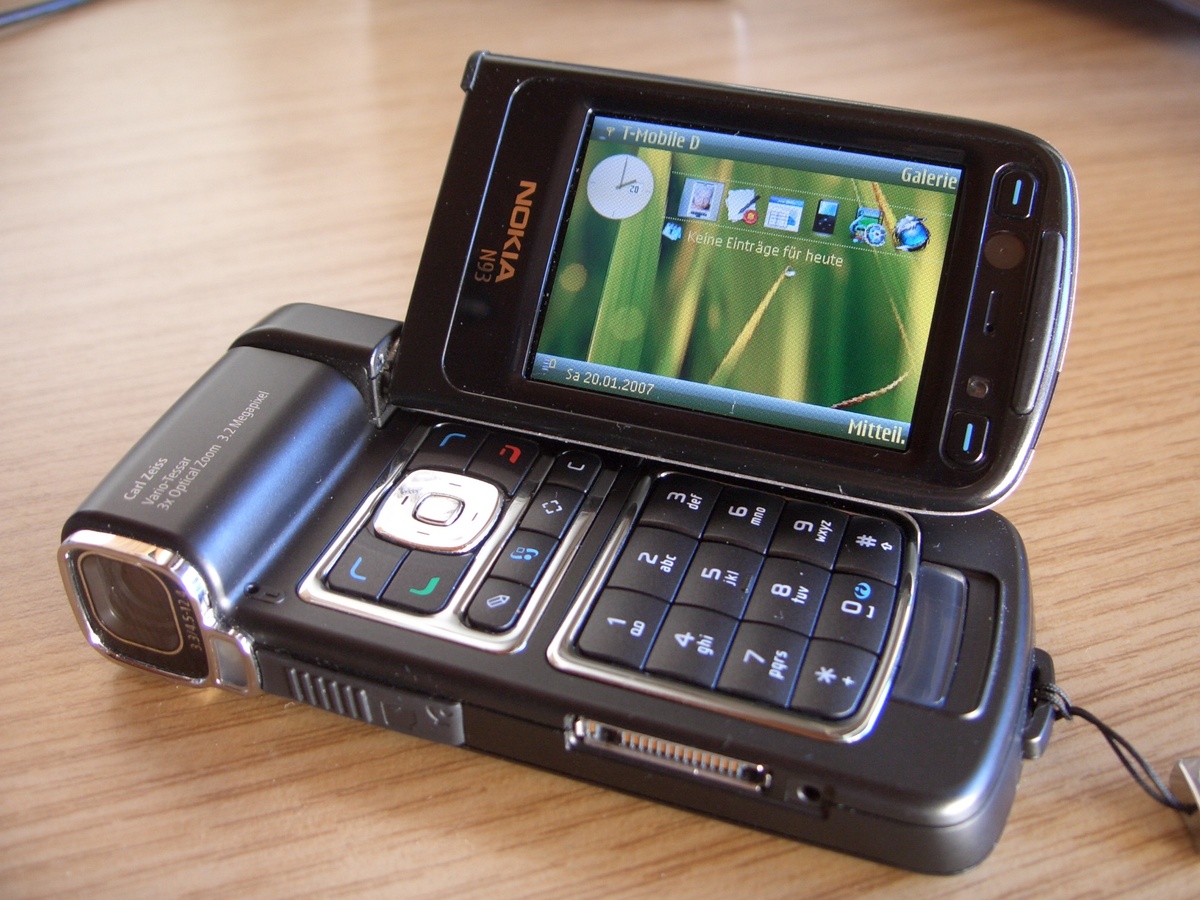 Мобильный телефон Nokia N93. Изображение: affernitwaffe, CC BY-SA 3.0, commons.wikimedia.org