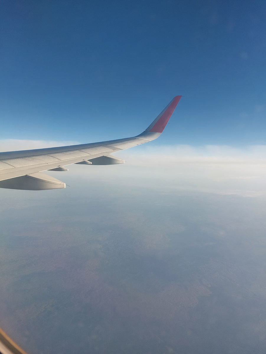 "Под крылом самолёта о чём-то поёт зелёное море тайги..."(с)