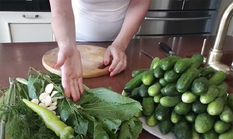 Хрустящие солёные огурцы по советскому рецепту: секрет настоящего вкуса