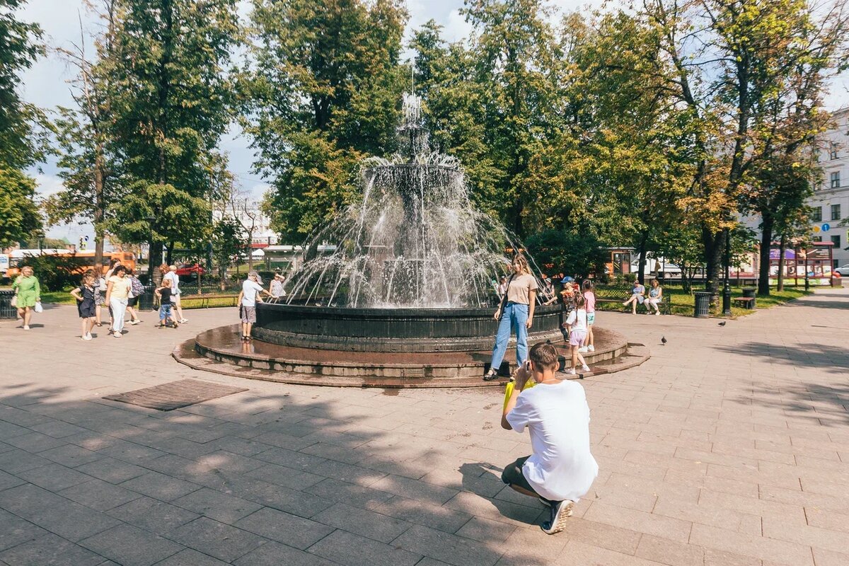 Фонтан в сквере на площади Минина и Пожарского. Фото: Дима Четыре