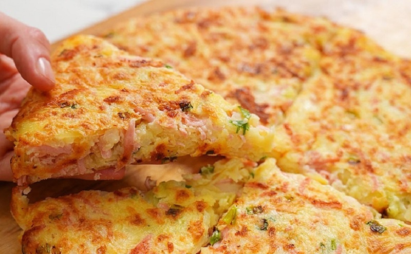 Готовим быстрый ленивый пирог из того, что нашлось в холодильнике 