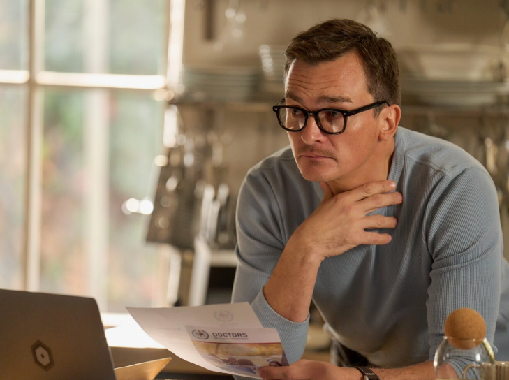 Кадр из фильма «Досье «Черная канарейка», 2024