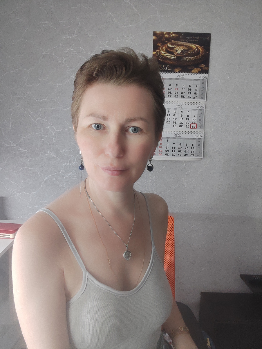 Вот прямо так, на рабочем кресле и делаю зарядку