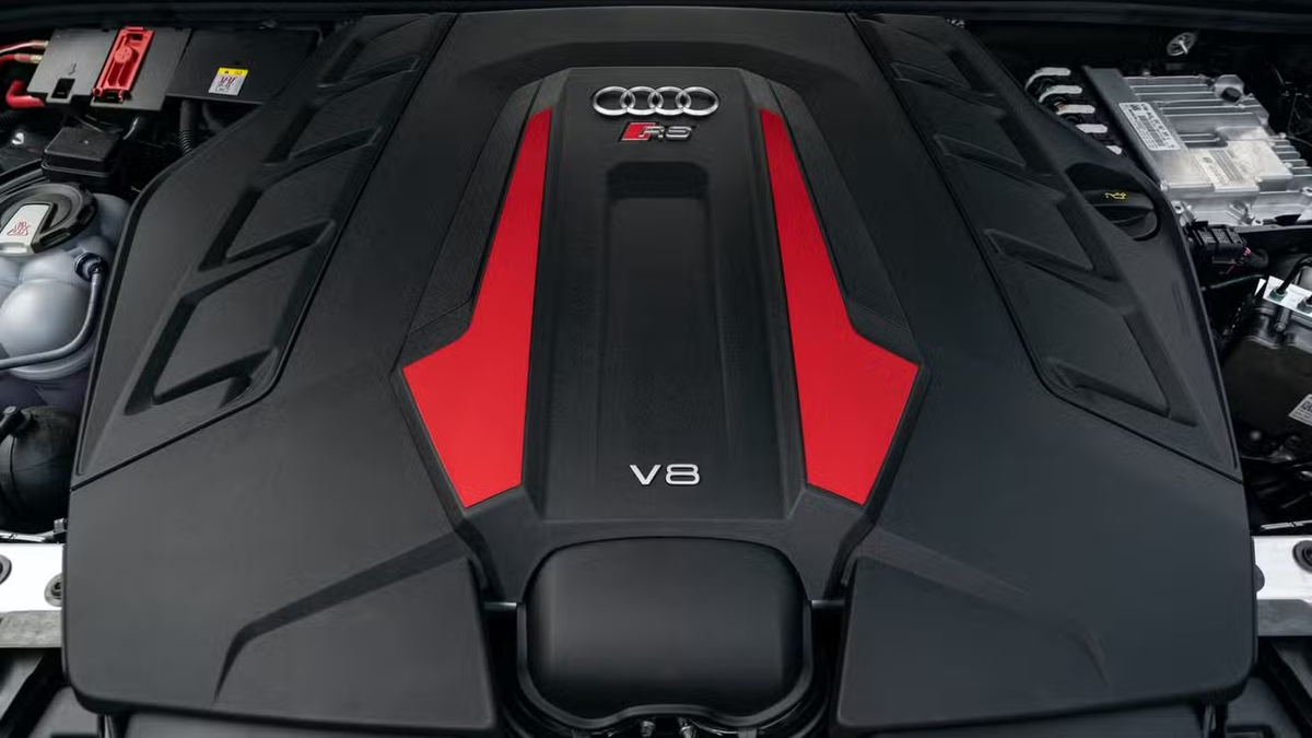 Мощный двигатель V8