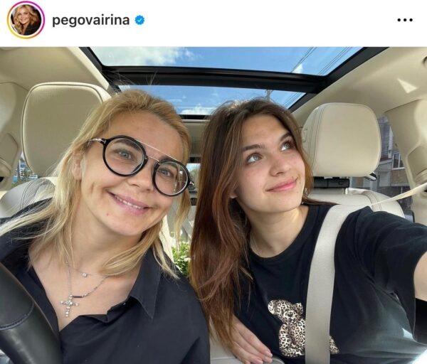    Ирина Пегова с дочерью. Фото: скрин