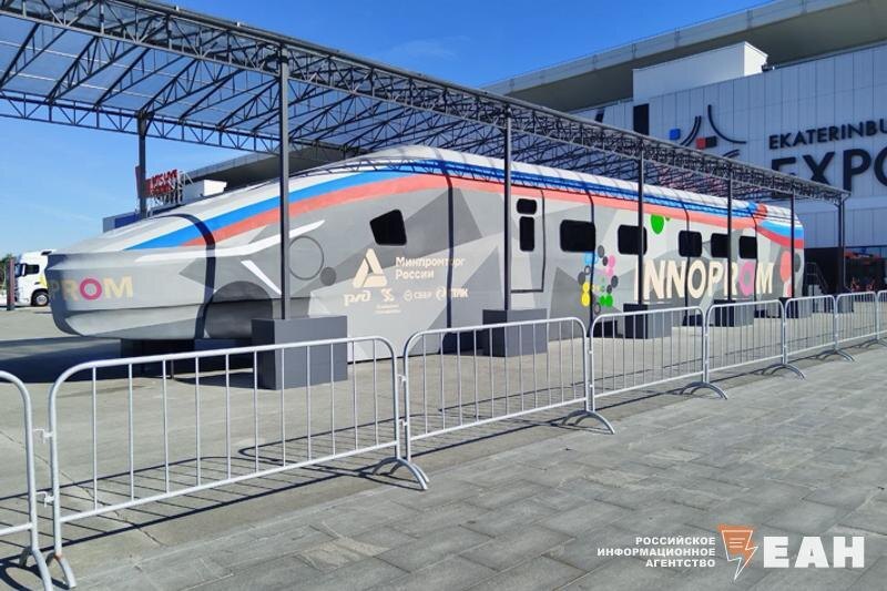    ЕАН. Макет скоростного поезда в Екатеринбурге