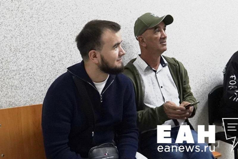    ЕАН. Двоюродный брат Далера Бобиева и его отец