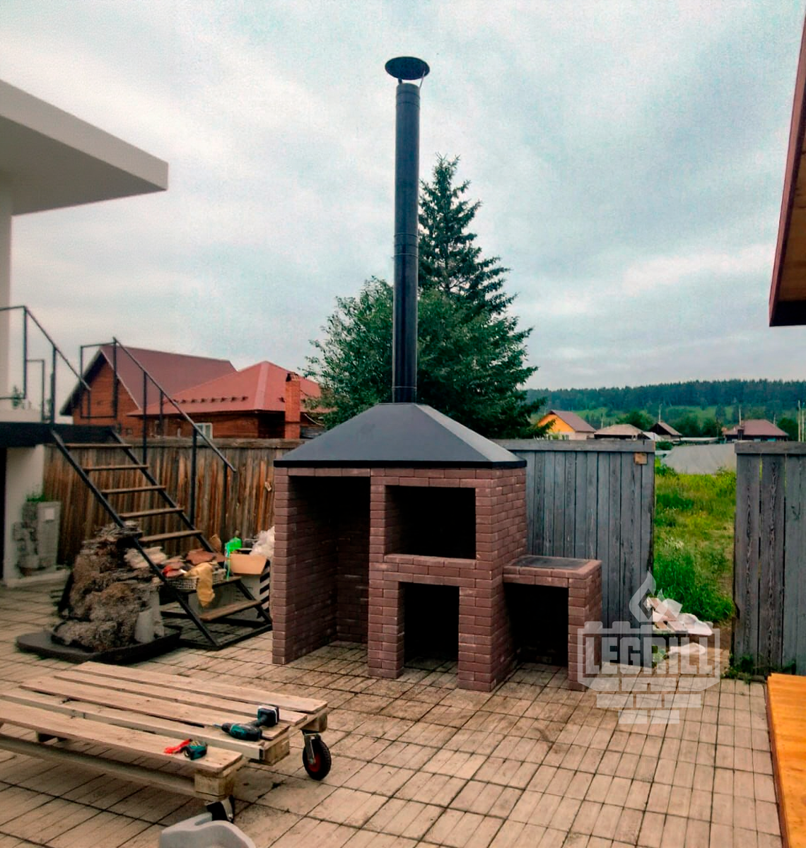 Мангальные зоны покупатели собирают сами. Нам присылают только фотоотчет)