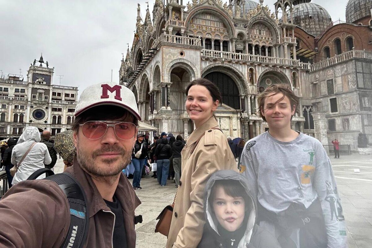    Максим Матвеев и Лиза Боярская с детьми Социальные сети