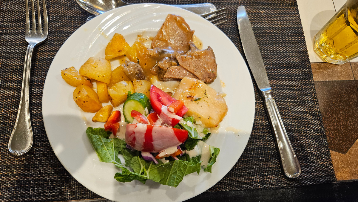 Вот пример тарелочки со шведского стола