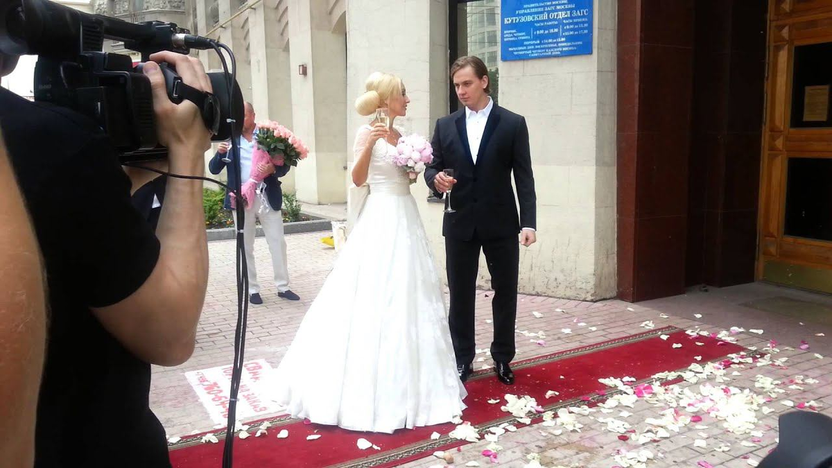 Прошло чуть более десяти лет с того торжественного дня. 