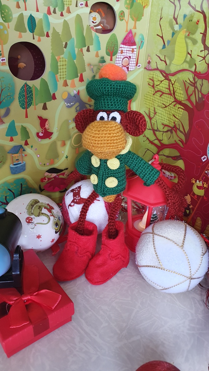 Сапоги-стаканчики. В таких не убежишь, но из пушки пострелять вполне себе можно.