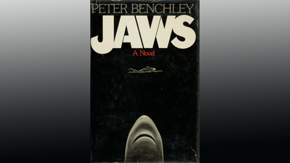 Обложка первого издания романа «Челюсти» в твердом переплете с иллюстрациями Пола Бэкона