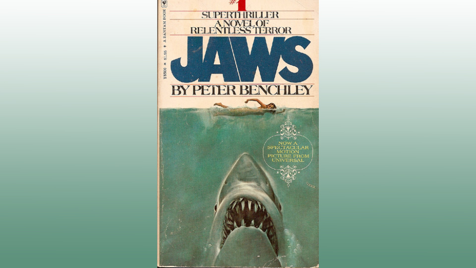 Первое издание книги Питера Бенчли «Челюсти» в мягкой обложке