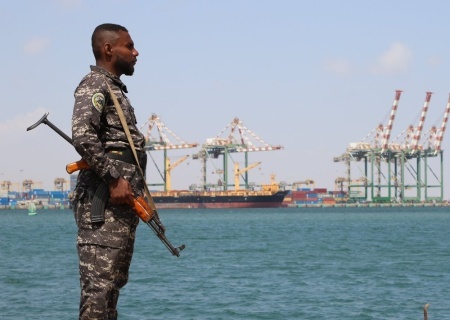    Хуситы объявили четвёртую фазу морской войны. Под прицелом все суда, связанные с Израилем