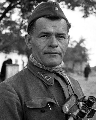 Яков Иванович Осипов (2 января 1892, Вышегородская волость, Псковская губерния — 2 ноября 1941, Украинка, Крымская АССР) — советский военачальник, участник гражданской и Великой Отечественной войн, командир 1-го полка морской пехоты на протяжении всей обороны Одессы в августе—октябре 1941 года. Полковник (1941)