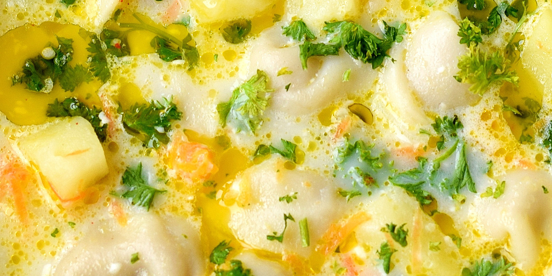 Сырок, пельмени и картошка – и вот вам сытный, наваристый суп без долгой готовки