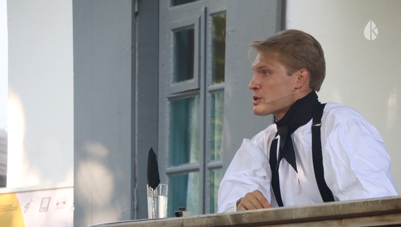    Кирилл Зайцев играет роли и Лермонтова и Печорина Фото: Елизавета Боброва / / ИА «Победа26»