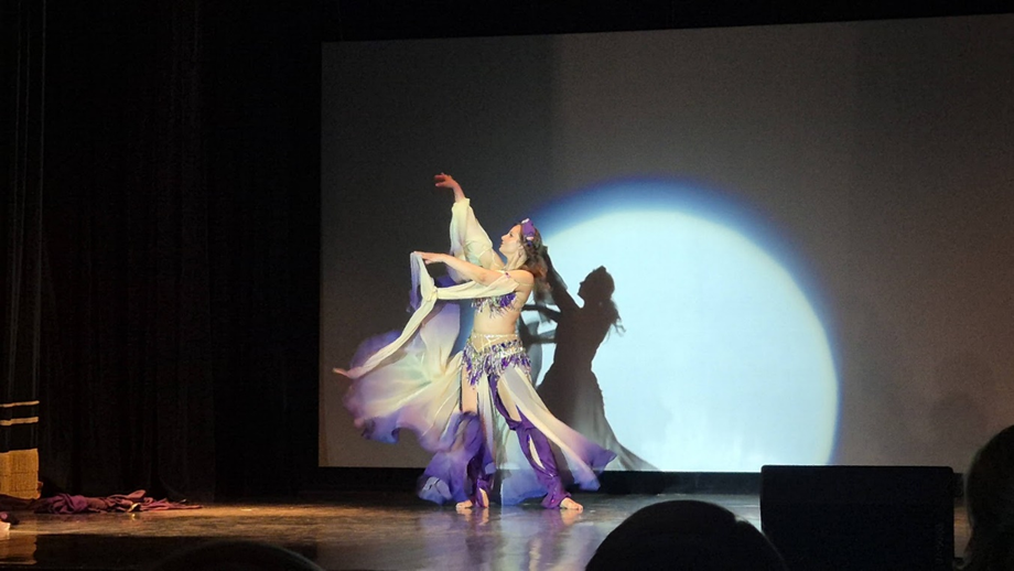 А это моя коллега танцует на юбилее Валиды Сачаковой